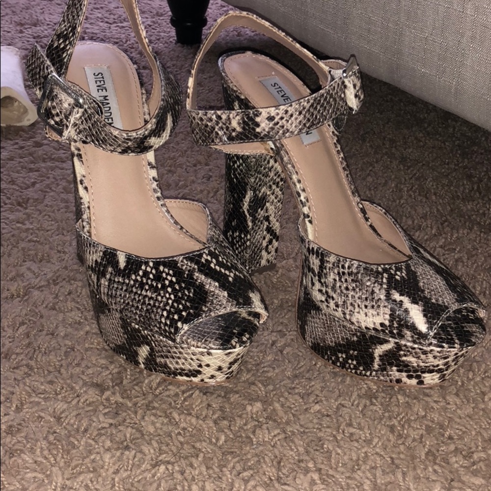 Steve Madden snakeskin pumps